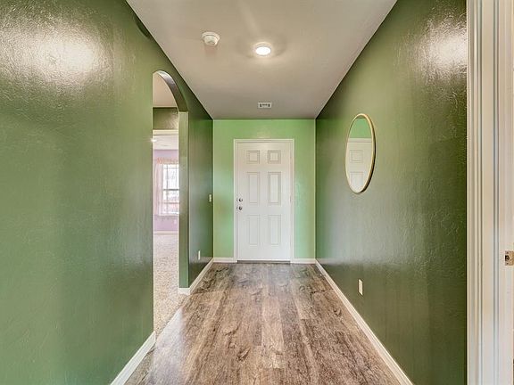 4th image of 613 Saint James Pl