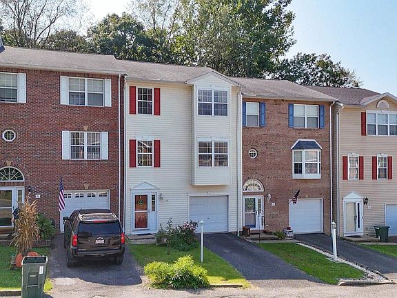 3rd image of 32 Fairway Dr