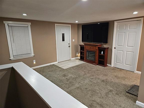 2nd image of 9510 Theodosia Ave