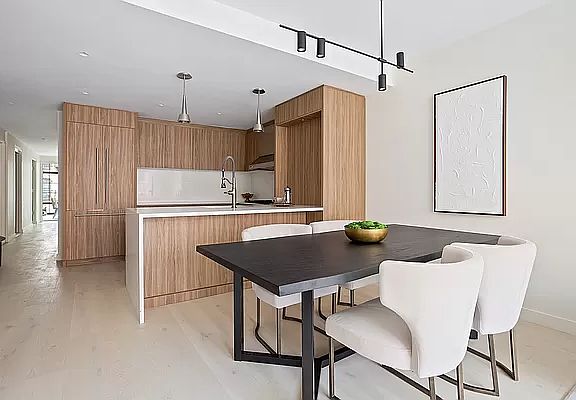 3rd image of 324 E 93rd St #201