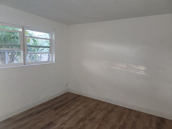 4th image of 732 NW 5th Ct #1