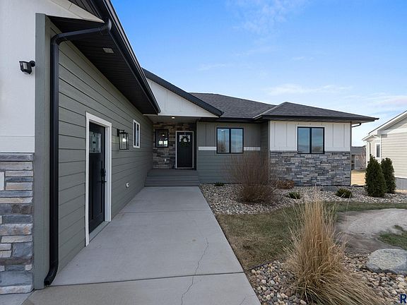 2nd image of 416 W 5th St