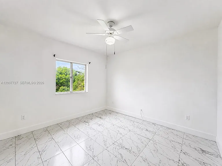 841 SW 6th St — Photo 8
