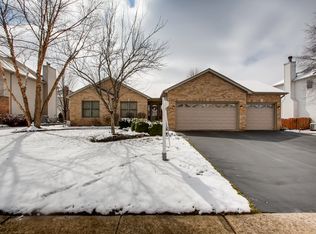 426 Camden Cir, Oswego, IL 60543