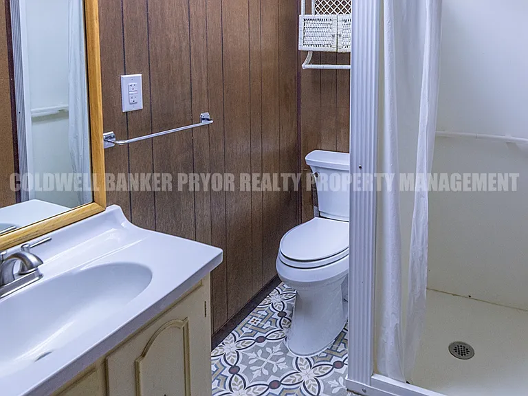 165 Lakeshore Ct — Photo 35