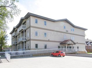 203 6th St S APT 204, Moorhead, MN 56560