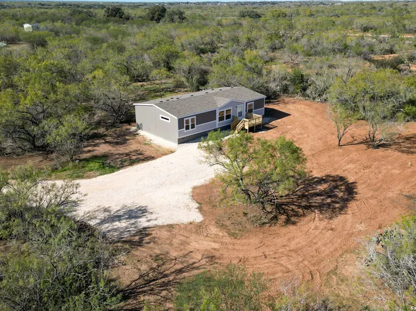617 County Road 327, Pleasanton, TX 78064