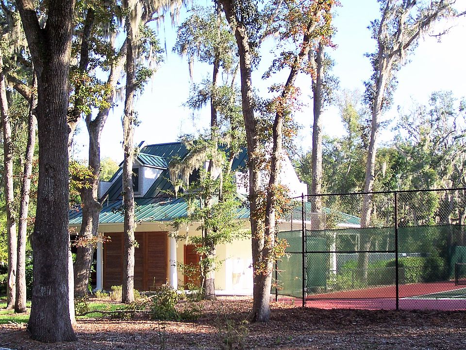 POOL HOUSE/TENNIS COURTS