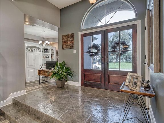 5th image of 113 Woodchase Dr