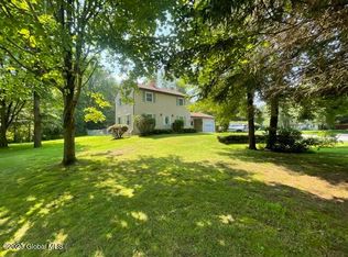 3 Huntwood Dr, Clifton Park, NY 12065