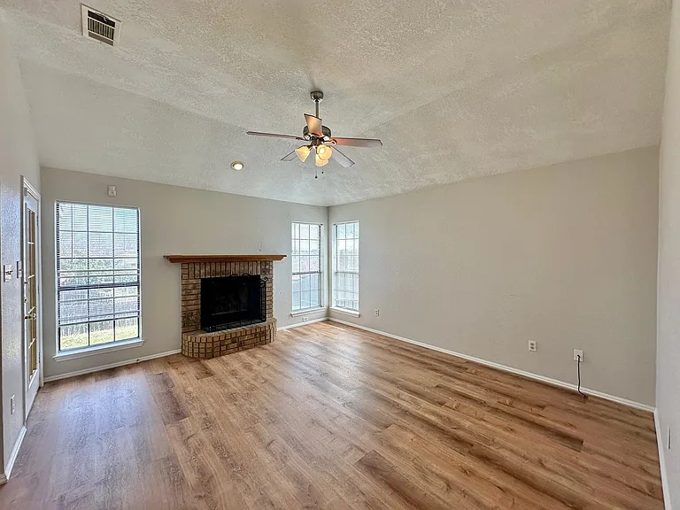 607 Hogan Dr — Photo 9
