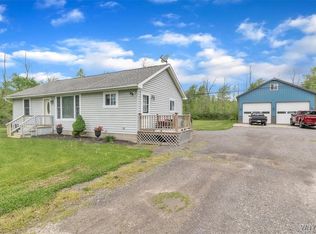 7683 Simms Rd, Lockport, NY 14094