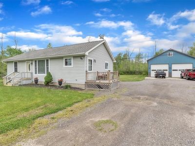 7683 Simms Rd, Lockport, NY, 14094