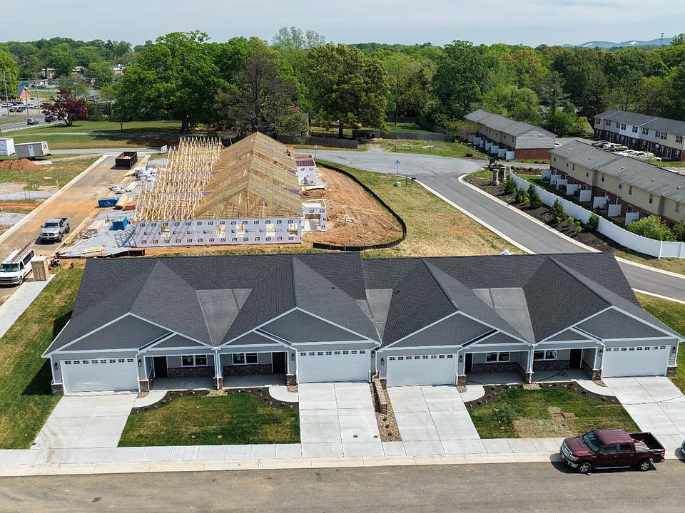 1st image of 20 Lockridge Ln