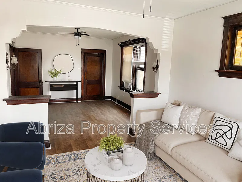 2 bed, 1.0 bath, 1030 sqft, $900 — Photo 1