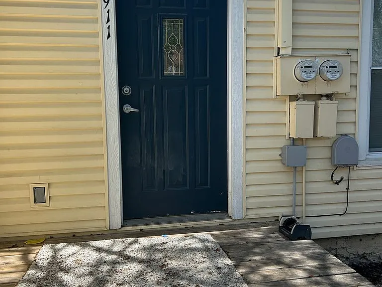 909-911 Connecticut — Photo 19