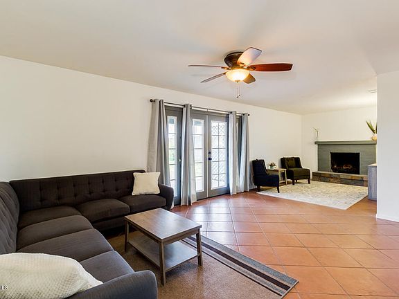 3rd image of 1018 W Campo Bello Dr