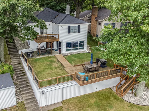 621 Woodland Dr, Stanton, MI 48888