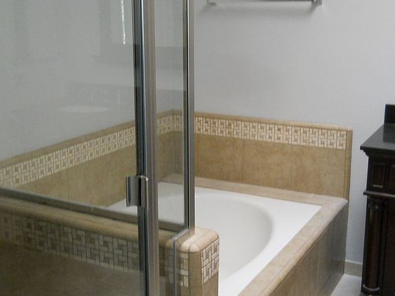 4th image of 5607 Glenhaven Cir