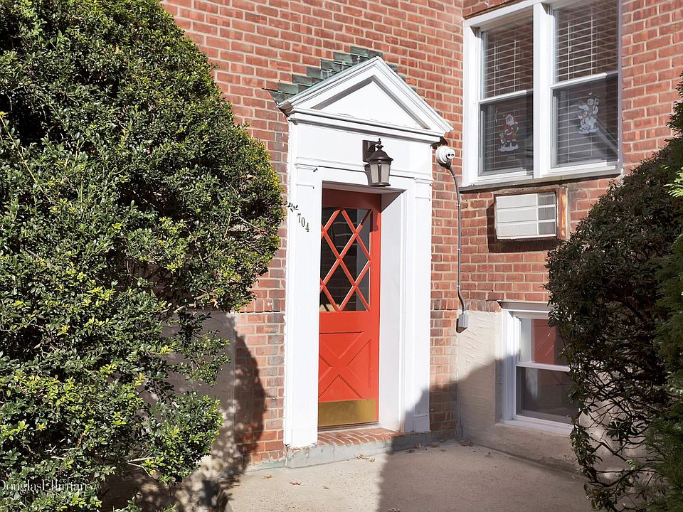 1st image of 704 Palmer Ct APT 2E