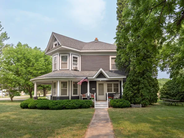 402 Cedar St, Pepin, WI 54759