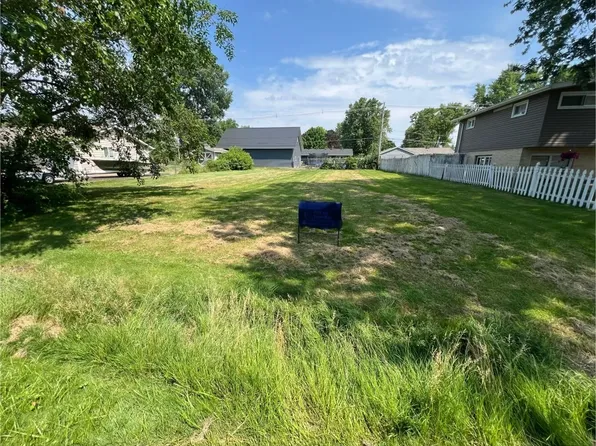 1512 Birch St, Holiday Hills, IL 60051