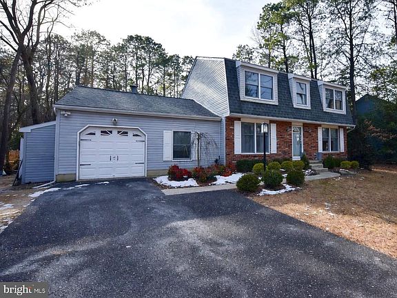 2nd image of 27 Little John Dr