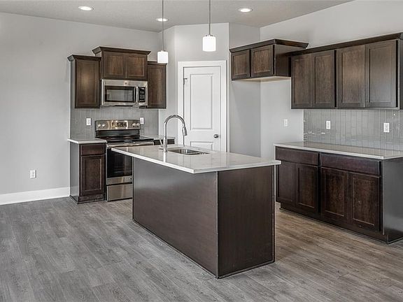 2nd image of 308 6th St NE