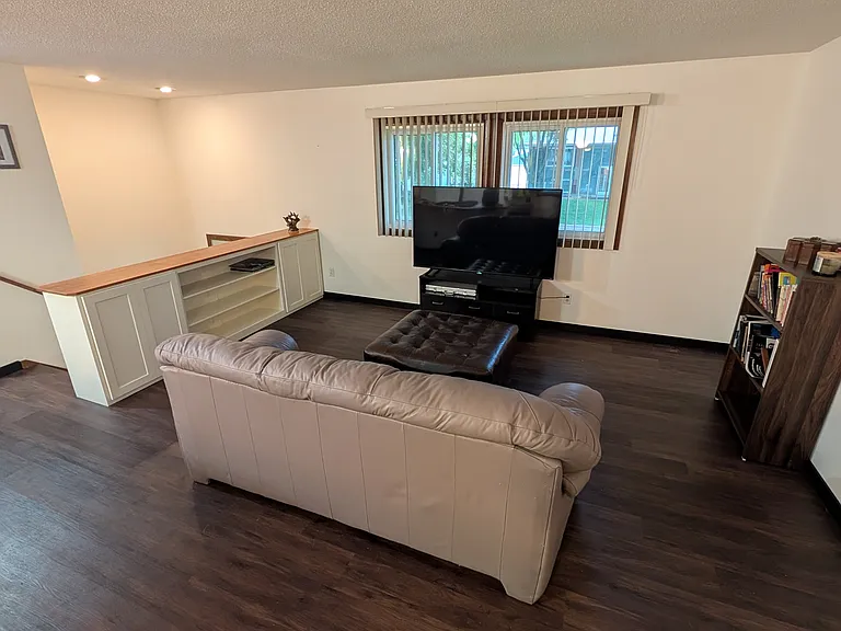 204 Ann Dr — Photo 3