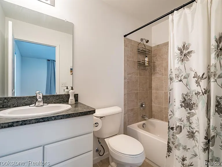 512 Midland Blvd — Photo 24