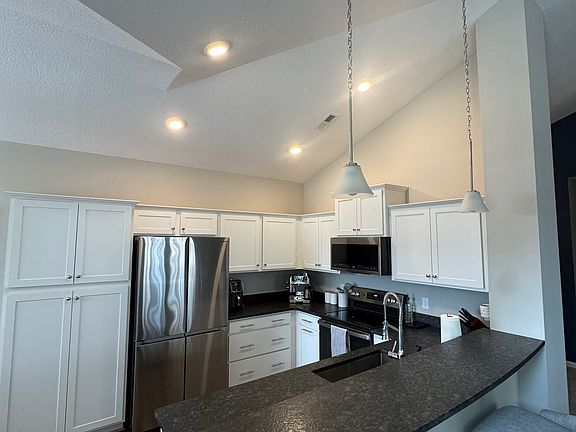 5th image of 710 Kathy Ann Way W