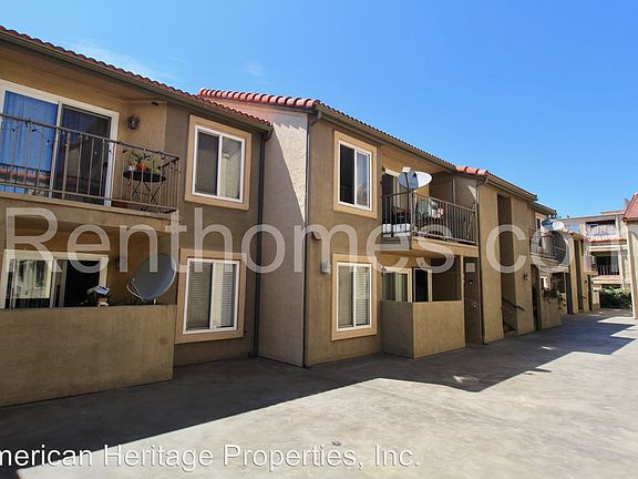 2nd image of 4222 Menlo Ave Unit 12