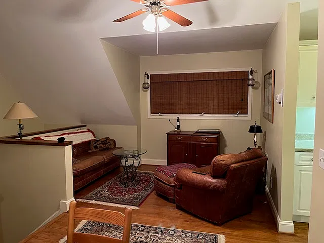 1 bed, 1100 sqft, $1,100 — Photo 3