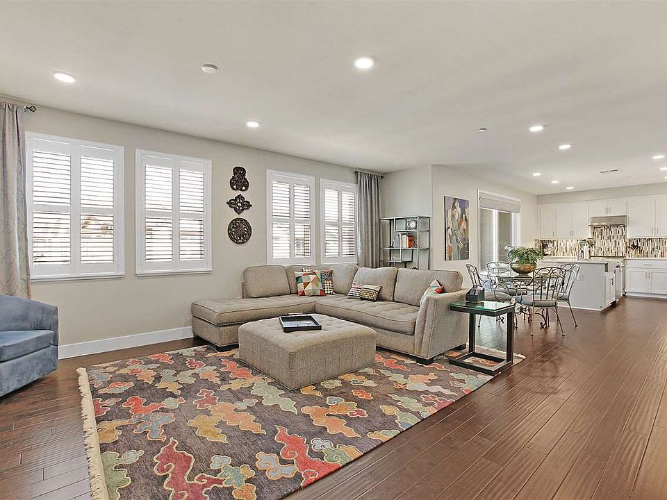 2nd image of 1532 Bond St