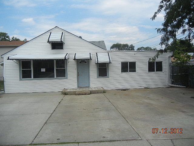 1st image of 1703 N 37th Ave