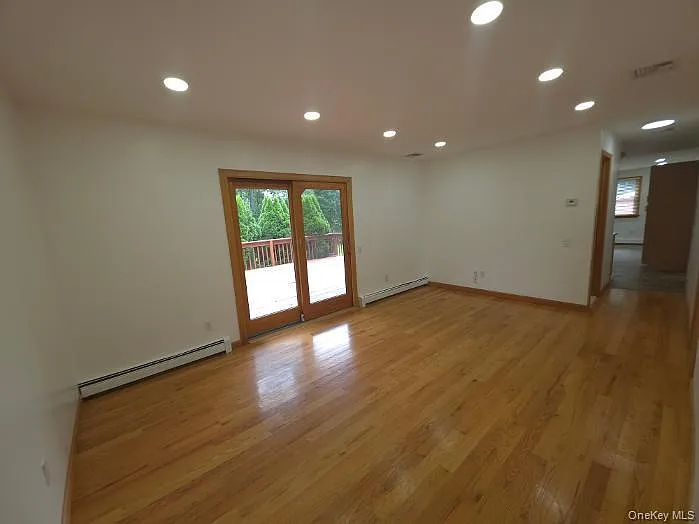 11 Manhattan Pl — Photo 8