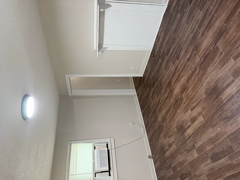 646 Marshall St — Photo 17