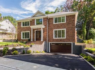 118 Overlook Ave, Great Neck, NY 11021