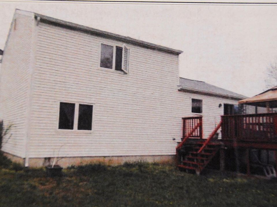 2nd image of 32 Westbridge Rd
