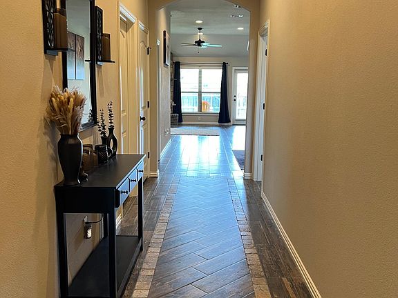 4th image of 1410 Lauren Ln