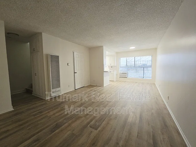 210 W Tujunga Ave #14