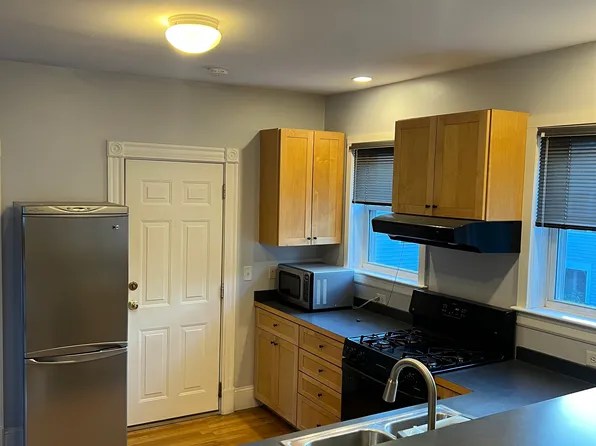 206 Hurley St #2, Cambridge, MA 02141