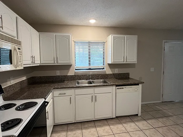 117 Sea Parc St #C — Photo 11