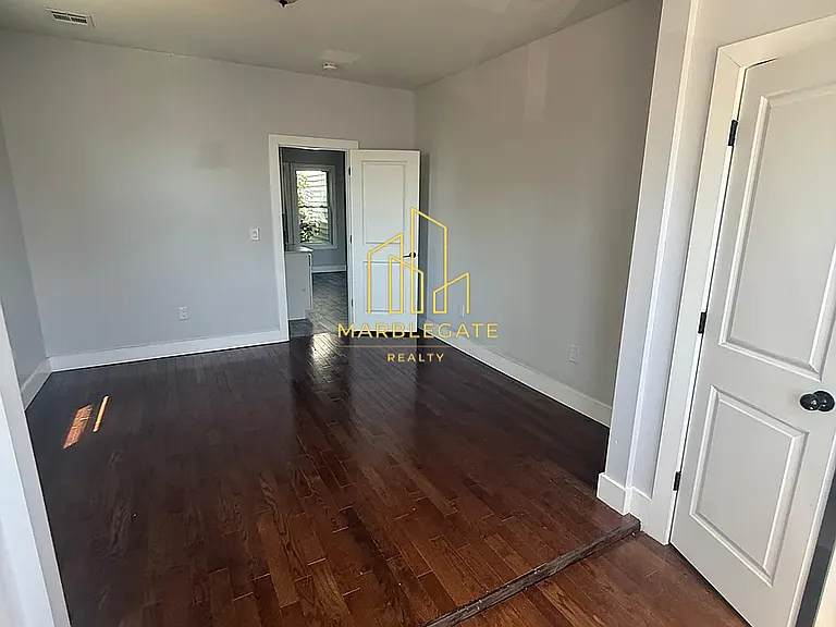 179 21st St #33 — Photo 9