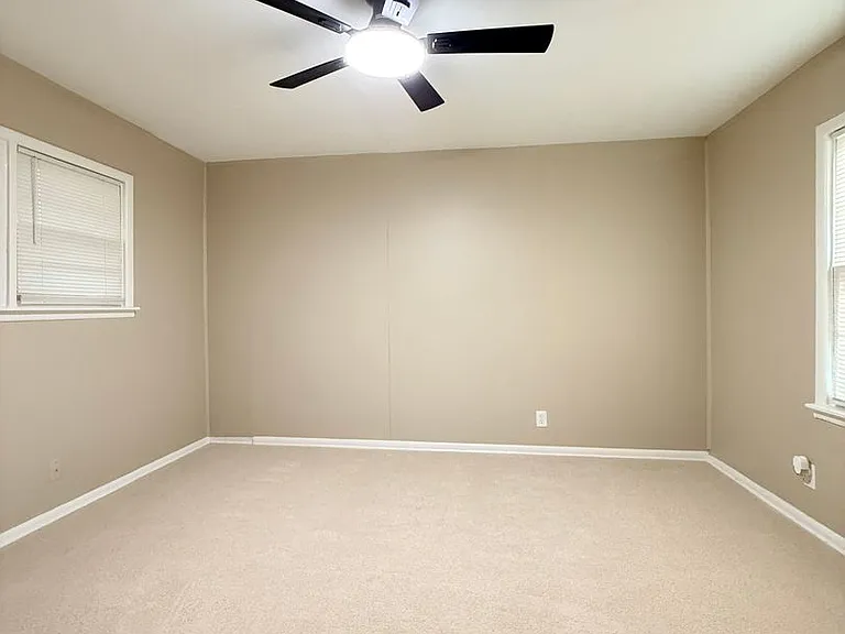 3200 Avenue R — Photo 12