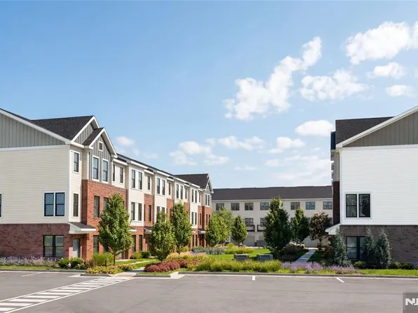 400 Sycamore St #406, Kearny, NJ 07032