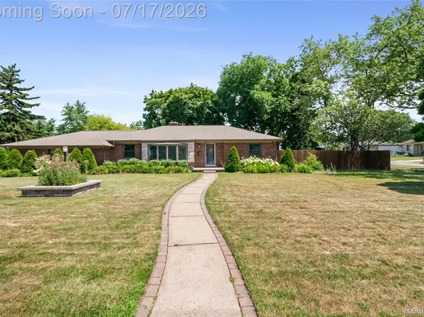 27200 Milton Ave, Warren, MI 48092