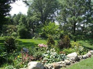 233 W Neck Rd, Huntington, NY 11743