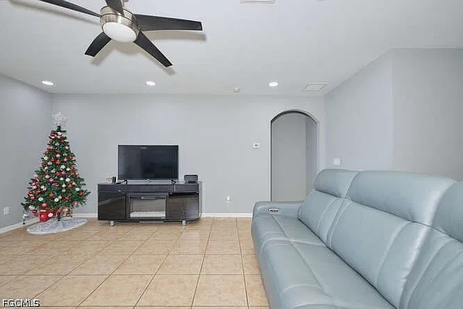 4 bed, 2.0 bath, 2090 sqft, $2,300 — Photo 4