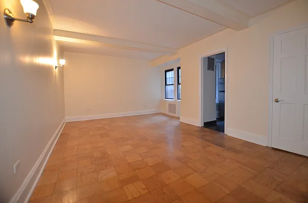 Rented by Manhattan Realty Group | media 7